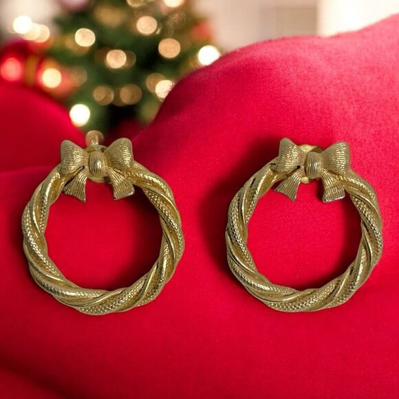 Avon Jewelry - Avon Vintage Fashion Accents Festive Circlet Holiday Christmas Wreath Earrings